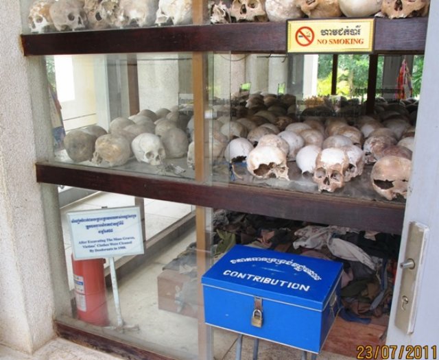 killingfieldsmonumentskulls.jpg