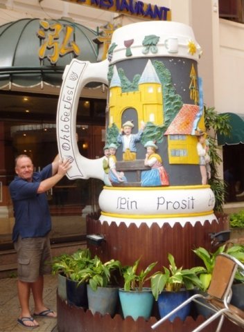 kualalumpurmattwithgiantstein.jpg