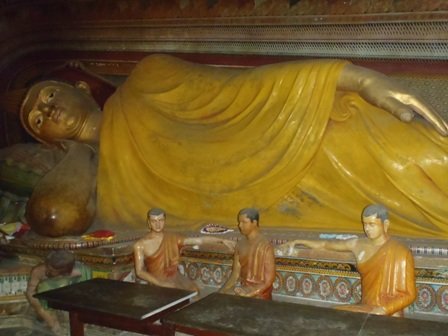 wewurukanavijaratemplerecliningbudda.jpg