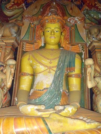 wewurukanavijaratemplesittingbudda2.jpg
