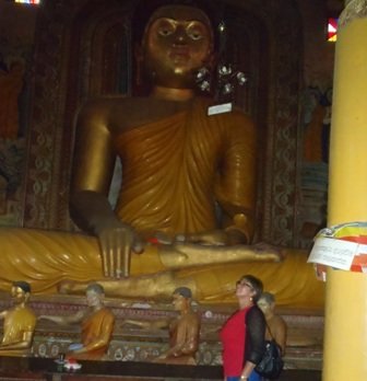 wewurukanavijaratrmplesittingbudda.jpg
