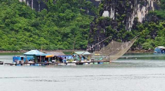 halongbayfloatingfishingvillage.jpg