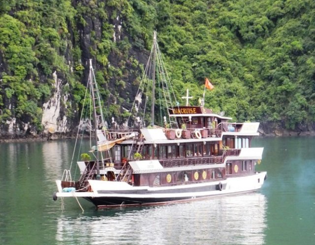 halongbayjunkboat4.jpg