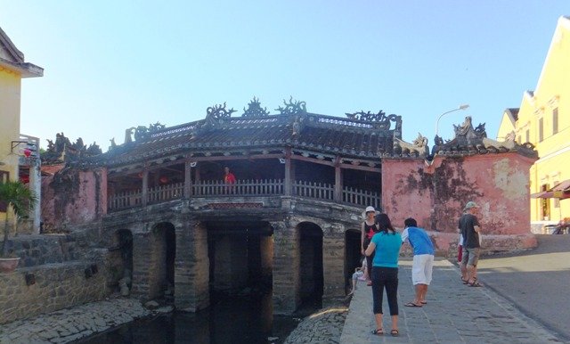 hoianjapanesecoveredbridge2.jpg