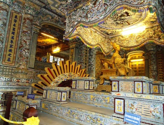 hueemperorsmausoleum3.jpg