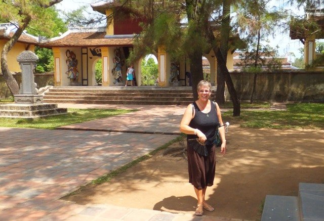 huejoatpagoda.jpg