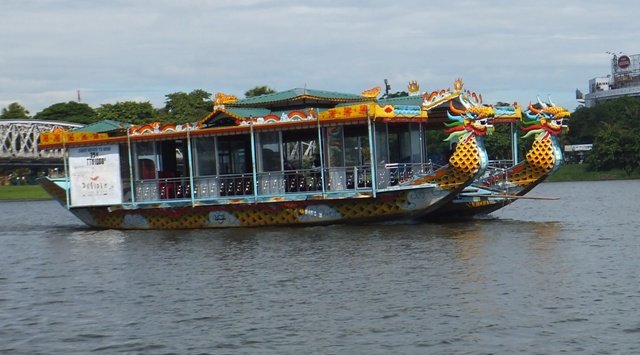 hueperfumeriverboat1.jpg