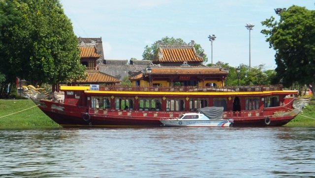 hueperfumeriverboats1.jpg