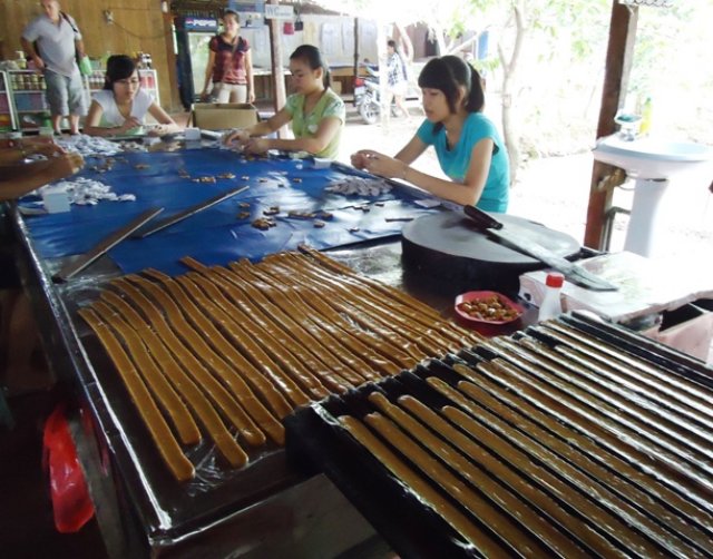 mekongdeltacoconutcandymaking.jpg