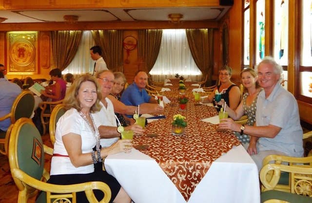 saigonculturalshowrestaurant.jpg